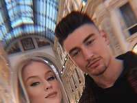 Nielen z ich zásnubnej fotografie, ale aj z ich ďalších na sociálnych sieťach srší skutočne vzájomné porozumenie a láska Nielen z ich zásnubnej fotografie, ale aj z ich ďalších na sociálnych sieťach srší skutočne vzájomné porozumenie a láska