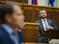 Igor Matovič a Peter Pellegrini počas minulého piatku, kedy prebehla rozprava