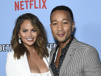 Chrissy Teigen a John Legend Chrissy Teigen a John Legend