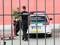 Policajti v čase služby vybavovali iné záležitosti. Policajti v čase služby vybavovali iné záležitosti.