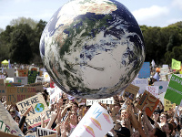 Austrálski školáci otvorili celosvetový štrajk za účinnejšiu ochranu klímy.