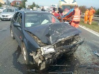 Zrážka troch motorových vozidiel si vyžiadala piatich zranených Zrážka troch motorových vozidiel si vyžiadala piatich zranených