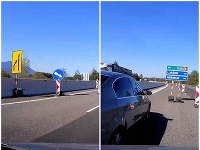 Vodiča zmiatlo dopravné značenie na D1. Vodiča zmiatlo dopravné značenie na D1.