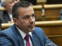 Poslanec Erik Tomáš Poslanec Erik Tomáš