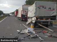 K nehode došlo na diaľnici D2 v smere z Malaciek do Bratislavy.