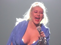 Christina Aguilera ukázala aj to, čo nechcela. 