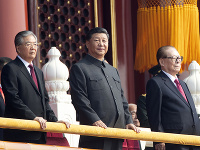 Si Ťin-pching (v strede)
