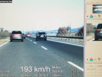 Trenčianski diaľniční policajti namerali troch vodičov, ktorí jazdili rýchlosťou cez 190 km/hodinu.