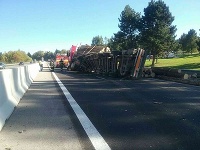 Dopravná nehoda nákladného vozidla na severnej D1.