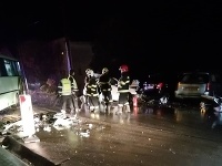 Tragická zrážka linkového autobusu a Audi v okrese Námestovo.
