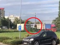 Nehoda vlaku na železničnom priecestí na Ivanskej ceste. Nehoda vlaku na železničnom priecestí na Ivanskej ceste.