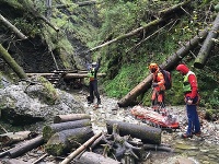 Leteckí záchranári pomáhali turistovi po páde z rebríka Leteckí záchranári pomáhali turistovi po páde z rebríka