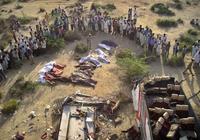Nehoda autobusu v Indii si vyžiadala najmenej 26 obetí