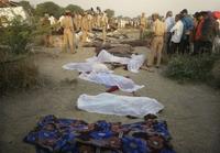 Nehoda autobusu v Indii si vyžiadala najmenej 26 obetí