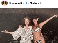 KIm Kardashian zverejnila na instagrame zaujímavú fotku z archívu svojej mamy. 