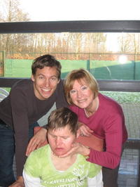 Thomas so svojou  mamou a sestrou Miškou, ktorá tento svet nedávno opustila.