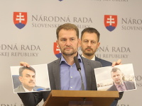 Igor Matovič na tlačovej konferencii Igor Matovič na tlačovej konferencii