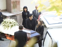 Rodina sa naposledy s Karlom Gottom rozlúčila v pražskom krematóriu.