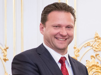 Predseda českej Poslaneckej snemovne Radek Vondráček prezradil, ako si plánuje uctiť pamiatku Karla Gotta. Predseda českej Poslaneckej snemovne Radek Vondráček prezradil, ako si plánuje uctiť pamiatku Karla Gotta.