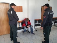 Dvaja recidivisti okradli 88-ročnú starenku z Trenčína Dvaja recidivisti okradli 88-ročnú starenku z Trenčína