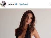 Emily Ratajkowski sa hriešnymi plavkami pochválila aj na instagrame. 