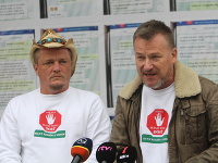 Lídri Iniciatívy poľnohospodárov František Oravec a Patrik Magdoško
