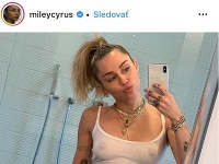 Miley Cyrus sa s fanúšikmi podelila o takúto pikantnú selfie. 