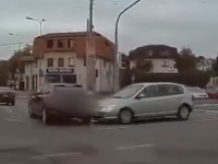 Nehoda na križovatke v Bratislave. Nehoda na križovatke v Bratislave.