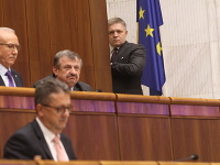 Opozícia chce dnes odvolávať podpredsedu parlamentu Martina Glváča Opozícia chce dnes odvolávať podpredsedu parlamentu Martina Glváča