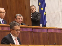 Opozícia chce dnes odvolávať podpredsedu parlamentu Martina Glváča