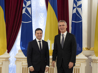 Jens Stoltenberg a Volodymyr Zelenskyj Jens Stoltenberg a Volodymyr Zelenskyj