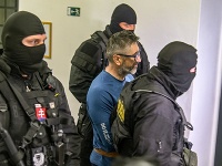 Ľubomír Kudlička v sprievode polície Ľubomír Kudlička v sprievode polície