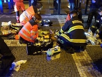 Muž sa pokúsil o samovraždu na verejnosti. Muž sa pokúsil o samovraždu na verejnosti.