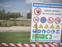 Násyp s azbestom na rozostavanej časti D4 bude podľa NDS asi potrebné odstrániť a postaviť znovu Násyp s azbestom na rozostavanej časti D4 bude podľa NDS asi potrebné odstrániť a postaviť znovu