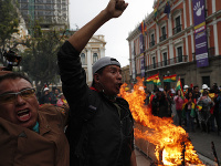 V Bolívii sa strhli veľké protesty, po ktorých odstúpil prezident Evo Morales