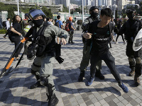 Napätie v Hongkongu neustále stúpa Napätie v Hongkongu neustále stúpa
