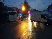 Dopravná nehoda autobusu a dodávky v Žiline. Dopravná nehoda autobusu a dodávky v Žiline.