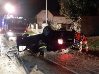 Tridsaťročný vodič Octavie havaroval cestou z oslavy Tridsaťročný vodič Octavie havaroval cestou z oslavy