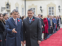 Český premiér Andrej Babiš a slovenský premiér Peter Pellegrini pred spoločným zasadnutím vlád 