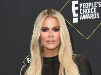 Khloé Kardashian zaujala netradičnou kabelkou. Khloé Kardashian zaujala netradičnou kabelkou.