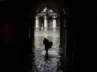 Príčinou záplav v Benátkach je pravdepodobne klimatická zmena.
