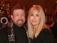 Chuck Norris a Gena O'Kelley Chuck Norris a Gena O'Kelley