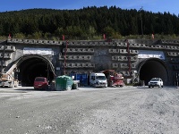 Na snímke výstavba tunela Višňové