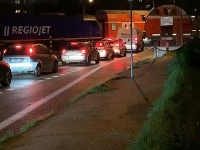Nefunkčná signalizácia na vlakovom priecestí. Nefunkčná signalizácia na vlakovom priecestí.