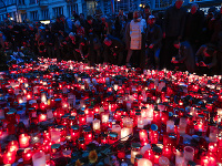 Tridsiate výročie Nežnej revolúcie si v Česku pripomínajú tisíce ľudí Tridsiate výročie Nežnej revolúcie si v Česku pripomínajú tisíce ľudí