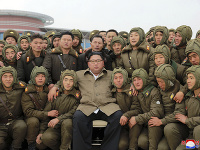 Uprostred Kim Čong-un Uprostred Kim Čong-un