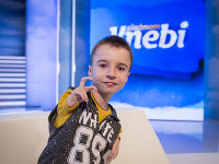 Beny má 14 rokov a trpí ojedinelým postihnutím končatín. Jeho snom je byť youtuberom, no ešte viac si želá, aby bola jeho mama zdravá.