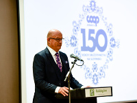 Slávnostnú konferenciu otvoril predseda predstavenstva COOP Jednoty Slovensko Gabriel Csollár.