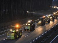 Tisíce farmárov protestovali proti novým environmentálnym opatreniam Tisíce farmárov protestovali proti novým environmentálnym opatreniam