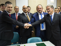 Mimoparlamentné maďarské strany podpísali memorandum